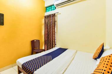 SPOT ON 76494 Hotel Radhe