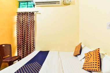 SPOT ON 76494 Hotel Radhe