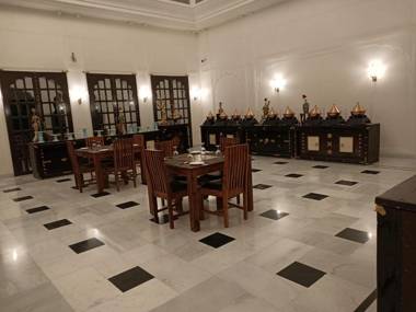 Hotel Raj Bagh Palace