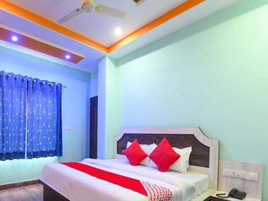 OYO 77636 Hotel Lakhdatar Palace