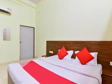 OYO 78739 Hotel Day Out