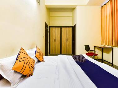 SPOT ON 76765 Platinum Inn