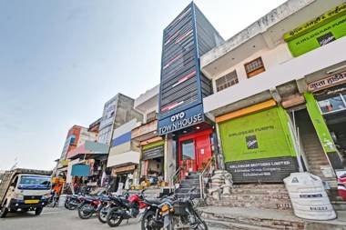 OYO TOWNHOUSE 453 Malviya Nagar