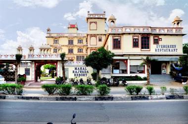 Mahal Rajwada Resort