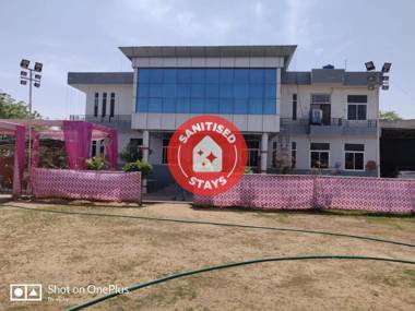 Spot on 82115 Megha Paradise And Guest House