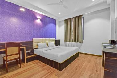 OYO Collection O 82503 Hotel Karma Inn