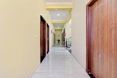 OYO Collection O 83225 Hotel Shri Ganesh