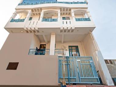 Collection O 84946 Hotel Twilight Classic