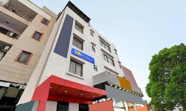 Townhouse 998 Hotel Monark