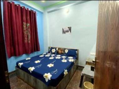 POP 91704 Hotel Holiday Palace