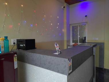 POP 91704 Hotel Holiday Palace