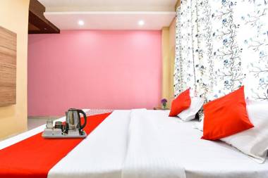 OYO 91763 Hotel Midiyan Palace