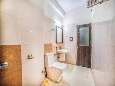 FabHotel Santoor Geeta Bhawan Square