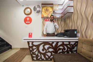 Collection O 12353 Jineshwari Hotel