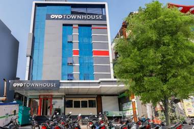 OYO Townhouse 325 South Tukoganj