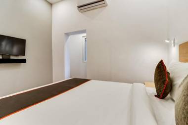 OYO Townhouse 135 Gandhi Hall