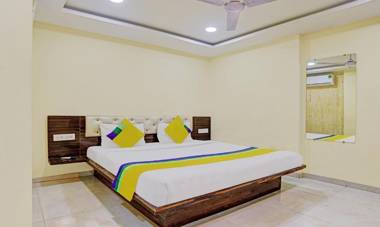 Treebo Trip Grand Vardhaman Bombay Hospital