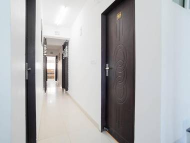 OYO 79670 Flagship Hotel Blue Tick