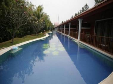 Lagoon Bay at Leonia Hotel