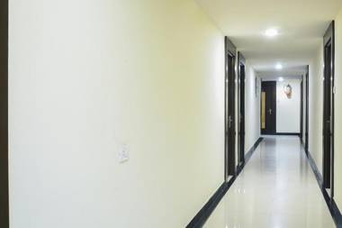 FabHotel Royal Residency Lakdikapul
