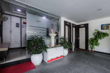 Vaccinated Staff - OYO 3586 SSR Luxury Rooms