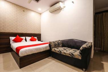 OYO 14194 Hotel Deccan Lodging and Boarding