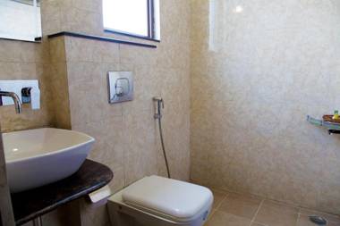 FabHotel Hill View Jubilee Hills - Fully Vaccinated Staff