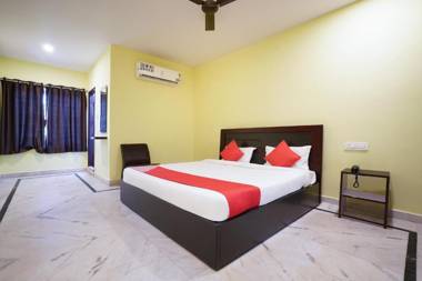 OYO 22736 Anuguna Tulasi Grand