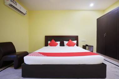 OYO 22736 Anuguna Tulasi Grand