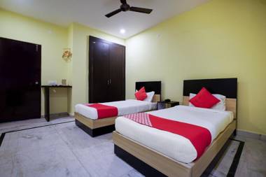 OYO 22736 Anuguna Tulasi Grand