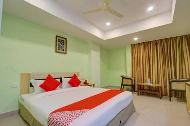 OYO Flagship 11376 Hotel Golden Park( VVG Grand)