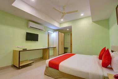 OYO Flagship 11376 Hotel Golden Park( VVG Grand)