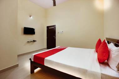 OYO 30396 Hotel Shri Chaitra