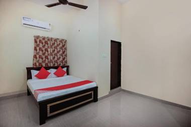 OYO 30396 Hotel Shri Chaitra