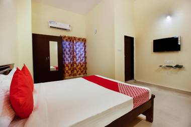 OYO 30396 Hotel Shri Chaitra