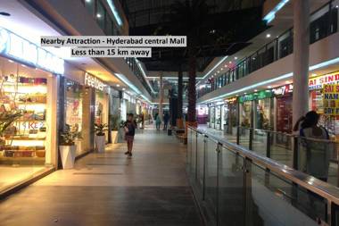 OYO 11842 Hotel Sri Sai Grand Inn