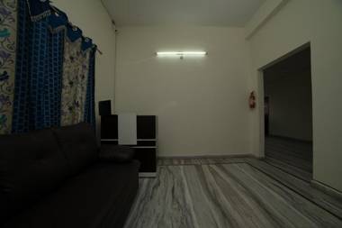 OYO 40077 Cyber Suites