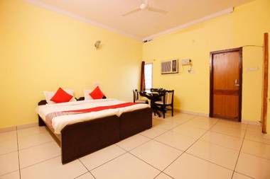 OYO 42129 Hotel Swiss Legrand