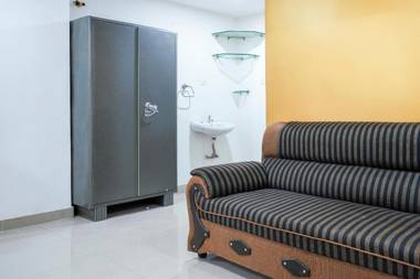 OYO 68404 Sa Thirumala Residency