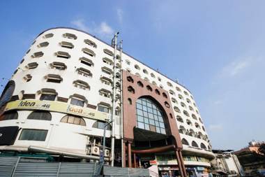 Vaccinated Staff - OYO 68409 Dera Guest House