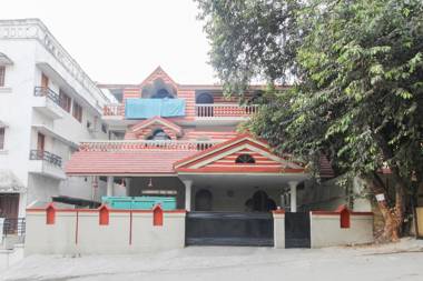 OYO 70743 Hotel White House Silverkey