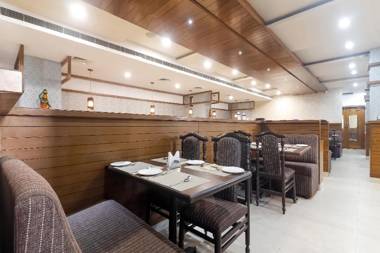 OYO 68894 Bommarillu Residency