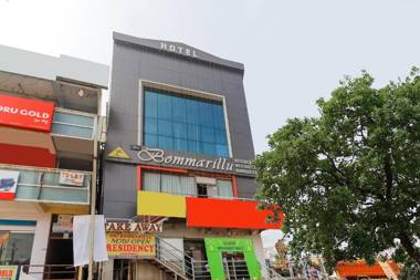 OYO 68894 Bommarillu Residency