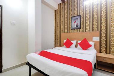 OYO 75379 Raja Ram Hotel