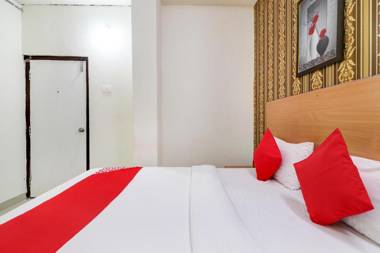 OYO 75379 Raja Ram Hotel