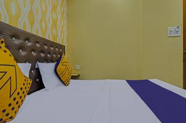 SPOT ON 72246 Gayatri Lodge