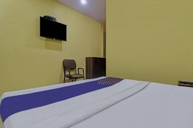 SPOT ON 72246 Gayatri Lodge