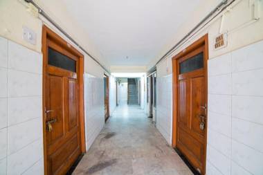 SPOT ON 45433 Sree Radha Lodge