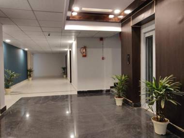 OYO 79803 Silver Key Qualia