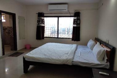 OYO 79502 Hotel Royal Comfort